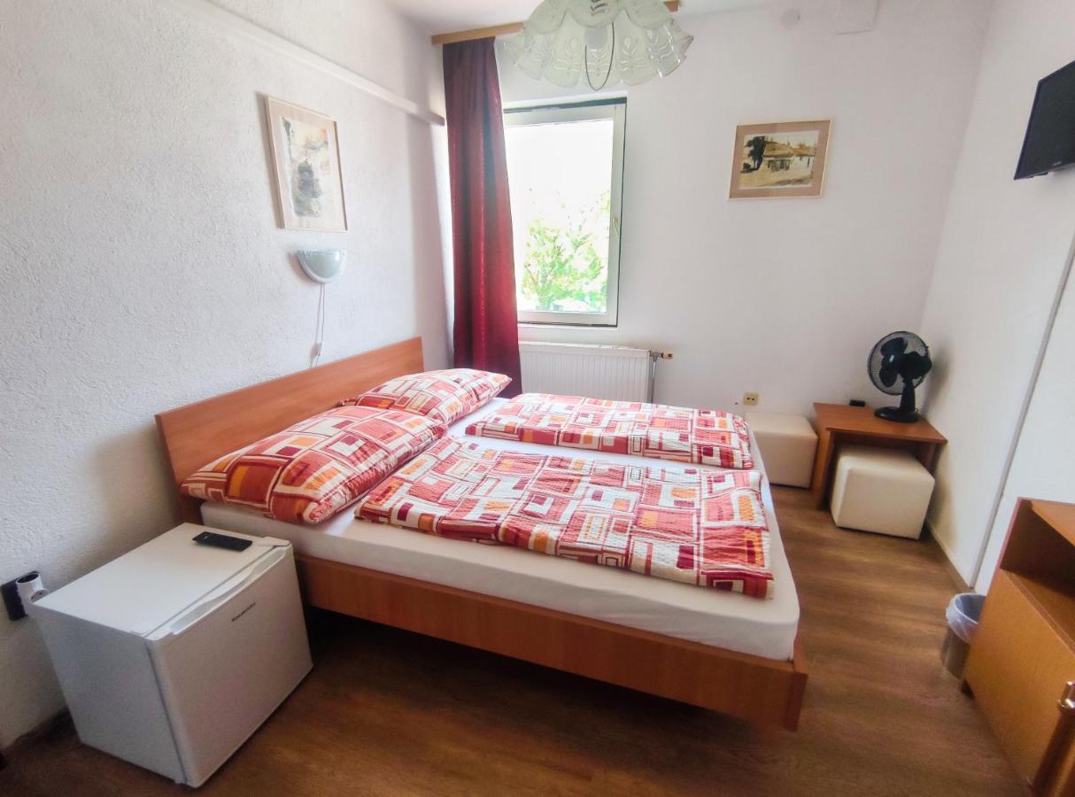 Hotel Viktória Panzió Zamárdi Esterno foto