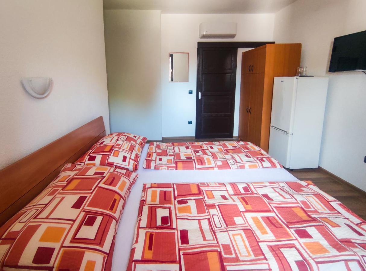 Hotel Viktória Panzió Zamárdi Esterno foto