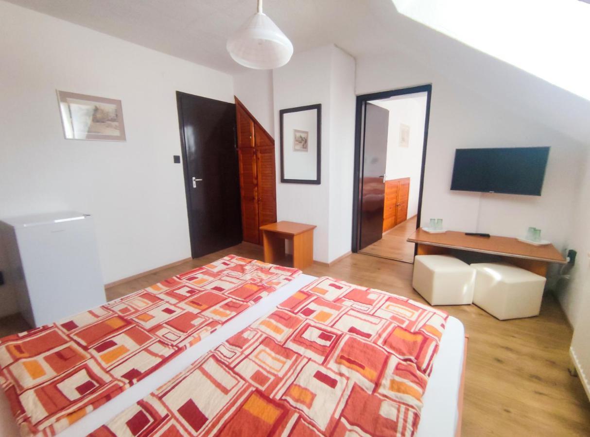 Hotel Viktória Panzió Zamárdi Esterno foto