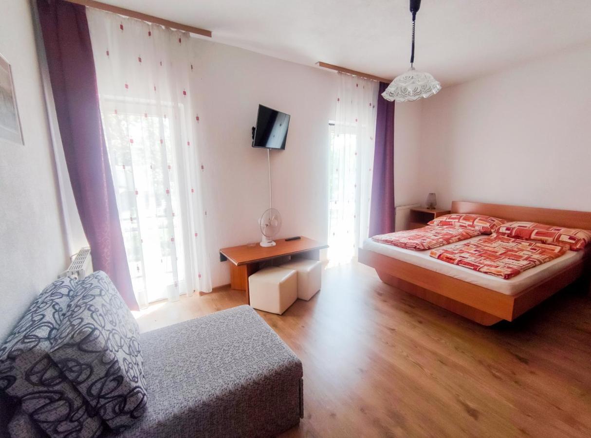 Hotel Viktória Panzió Zamárdi Esterno foto