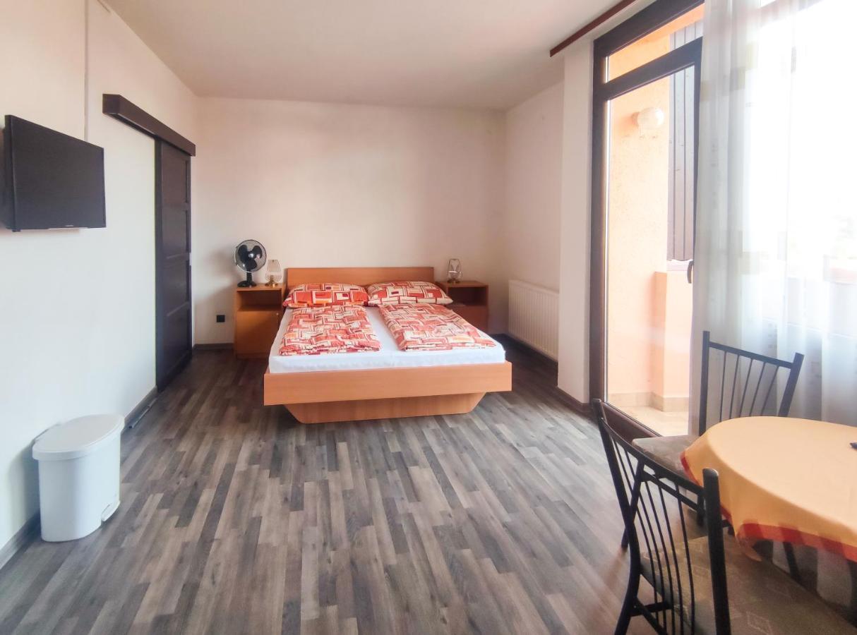 Hotel Viktória Panzió Zamárdi Esterno foto