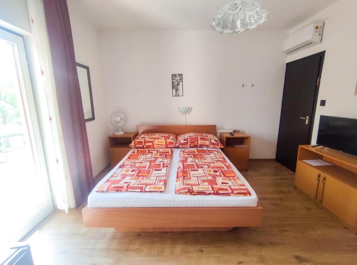 Hotel Viktória Panzió Zamárdi Esterno foto