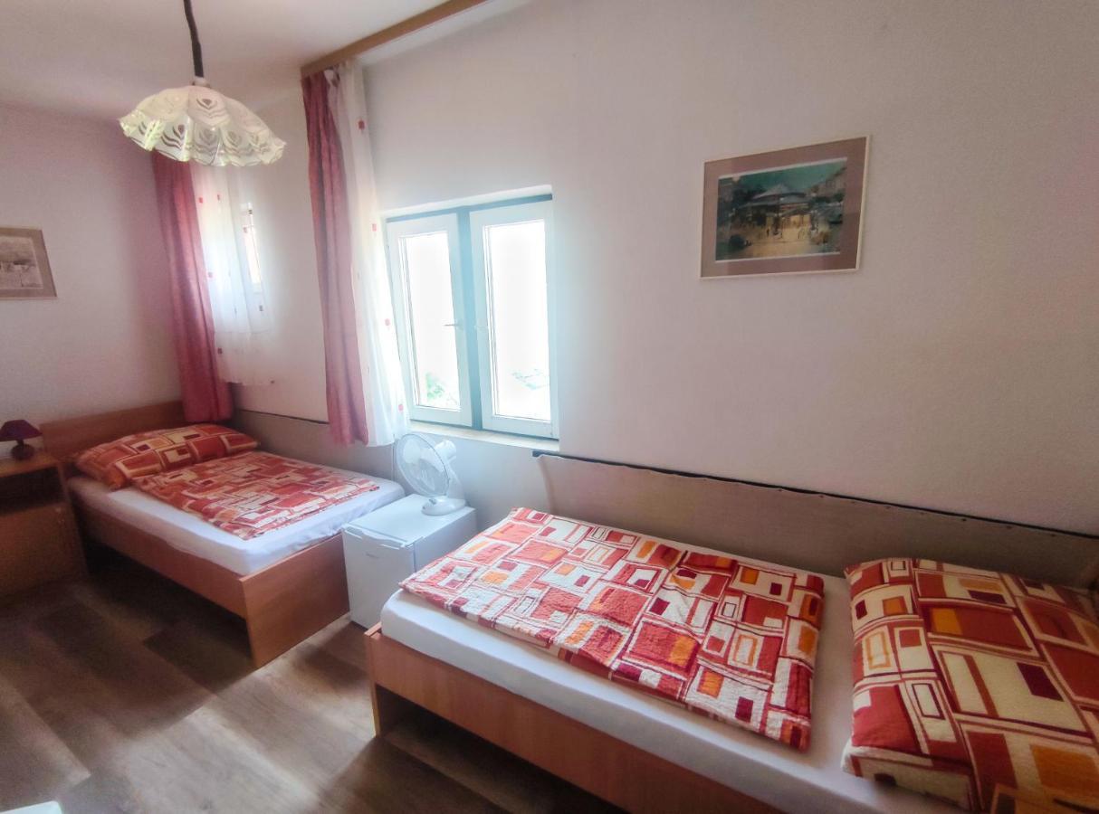 Hotel Viktória Panzió Zamárdi Esterno foto