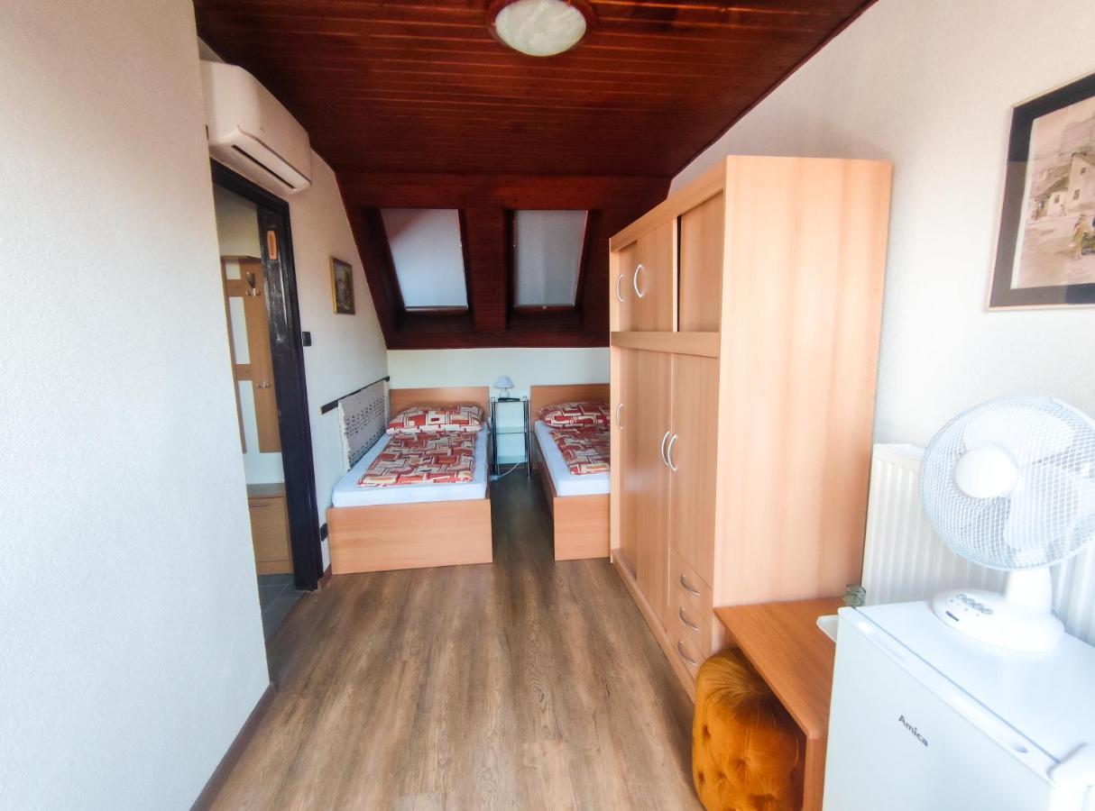 Hotel Viktória Panzió Zamárdi Esterno foto