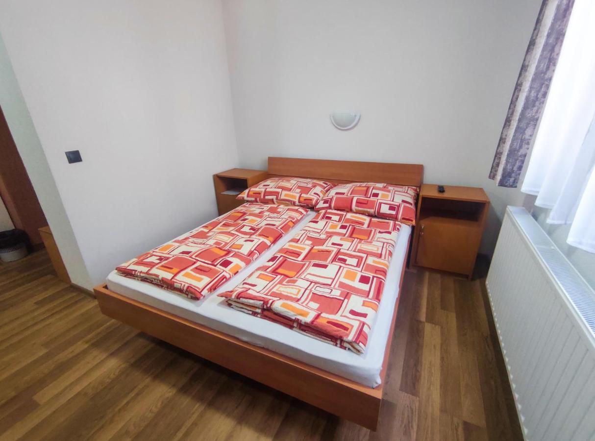 Hotel Viktória Panzió Zamárdi Esterno foto