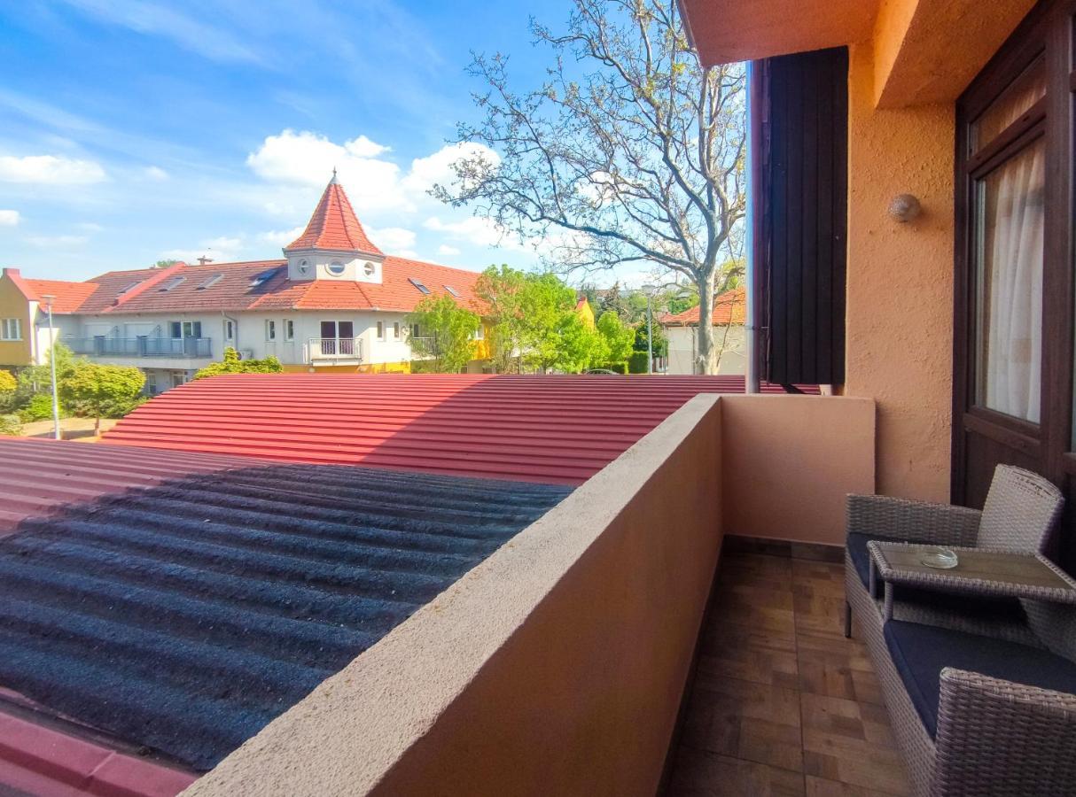 Hotel Viktória Panzió Zamárdi Esterno foto