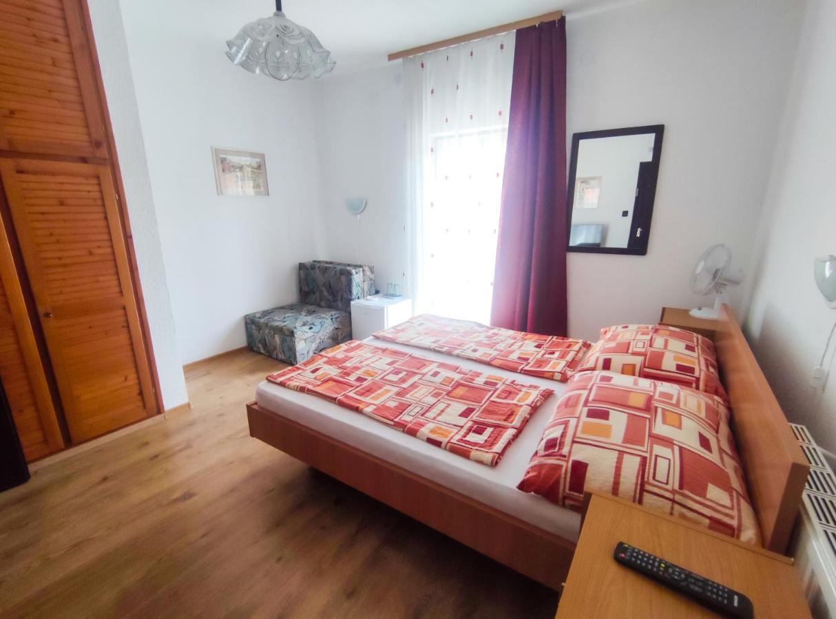Hotel Viktória Panzió Zamárdi Esterno foto