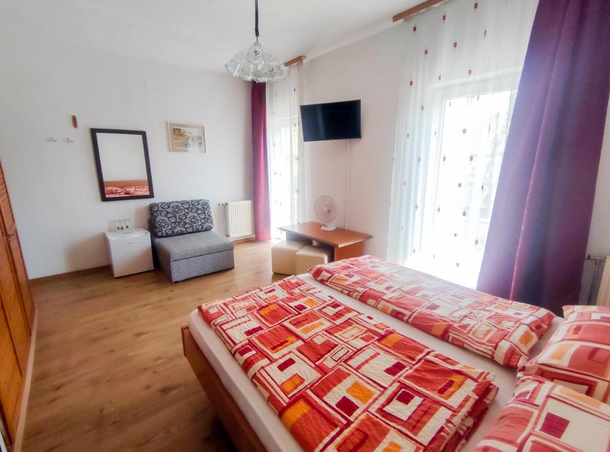 Hotel Viktória Panzió Zamárdi Esterno foto