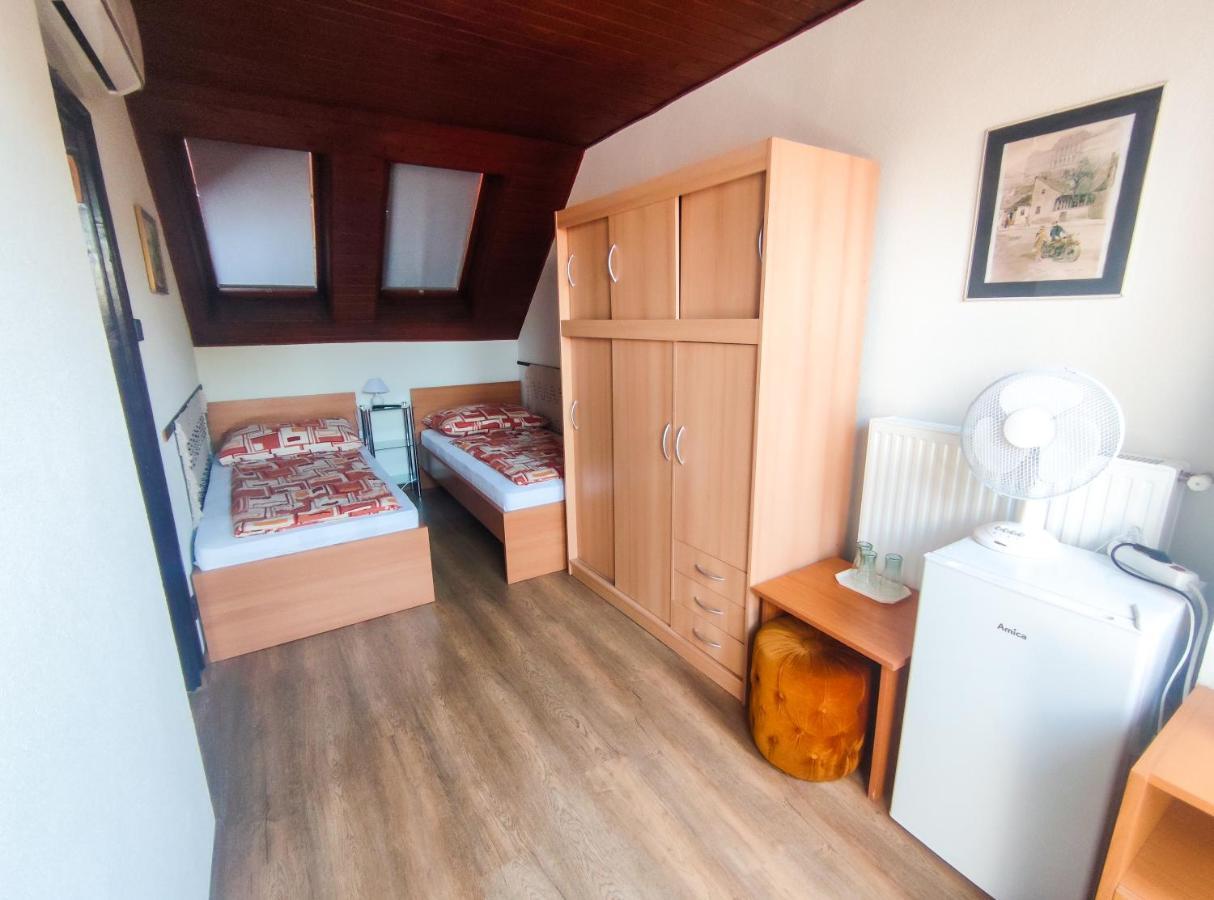Hotel Viktória Panzió Zamárdi Esterno foto