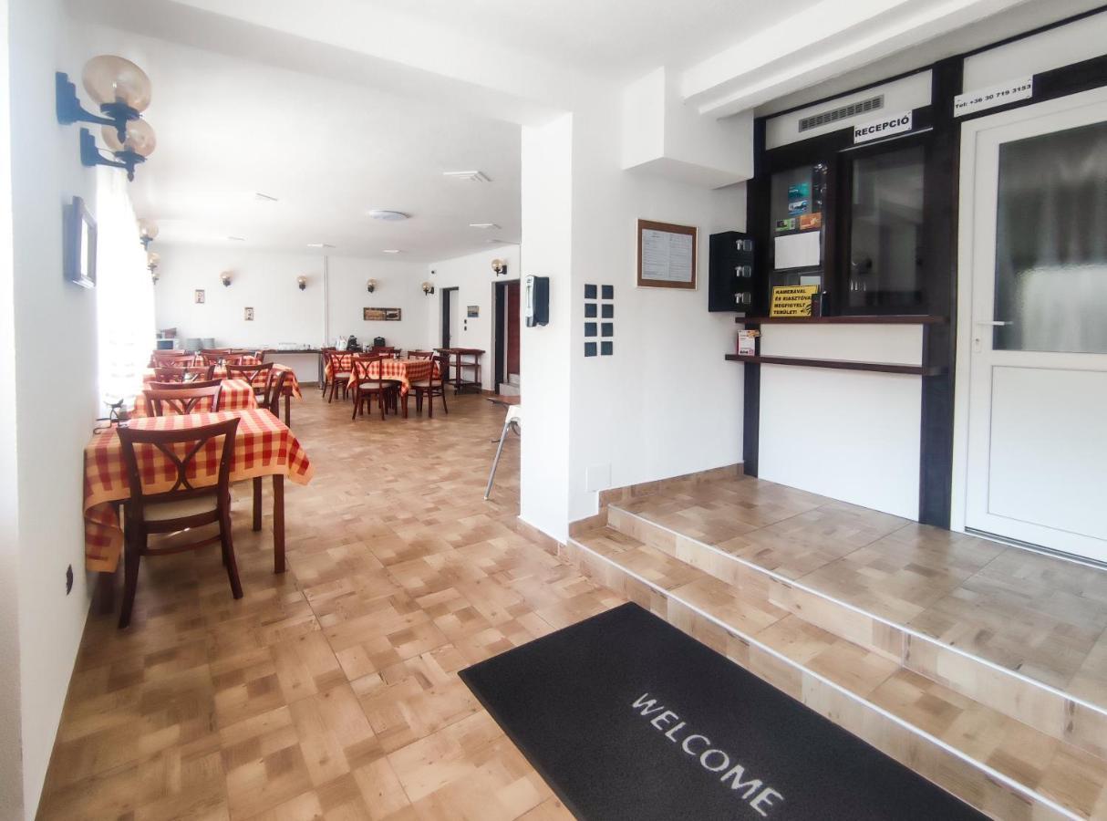 Hotel Viktória Panzió Zamárdi Esterno foto