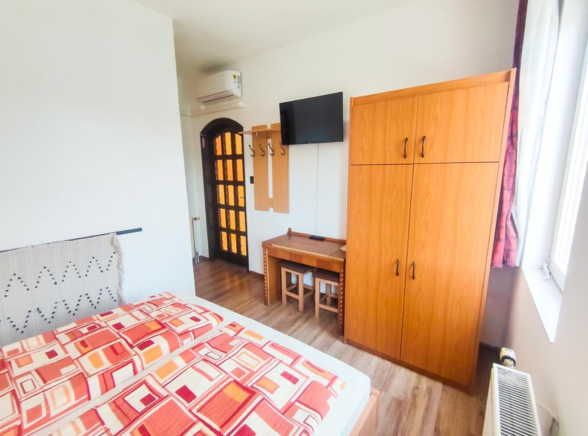 Hotel Viktória Panzió Zamárdi Esterno foto