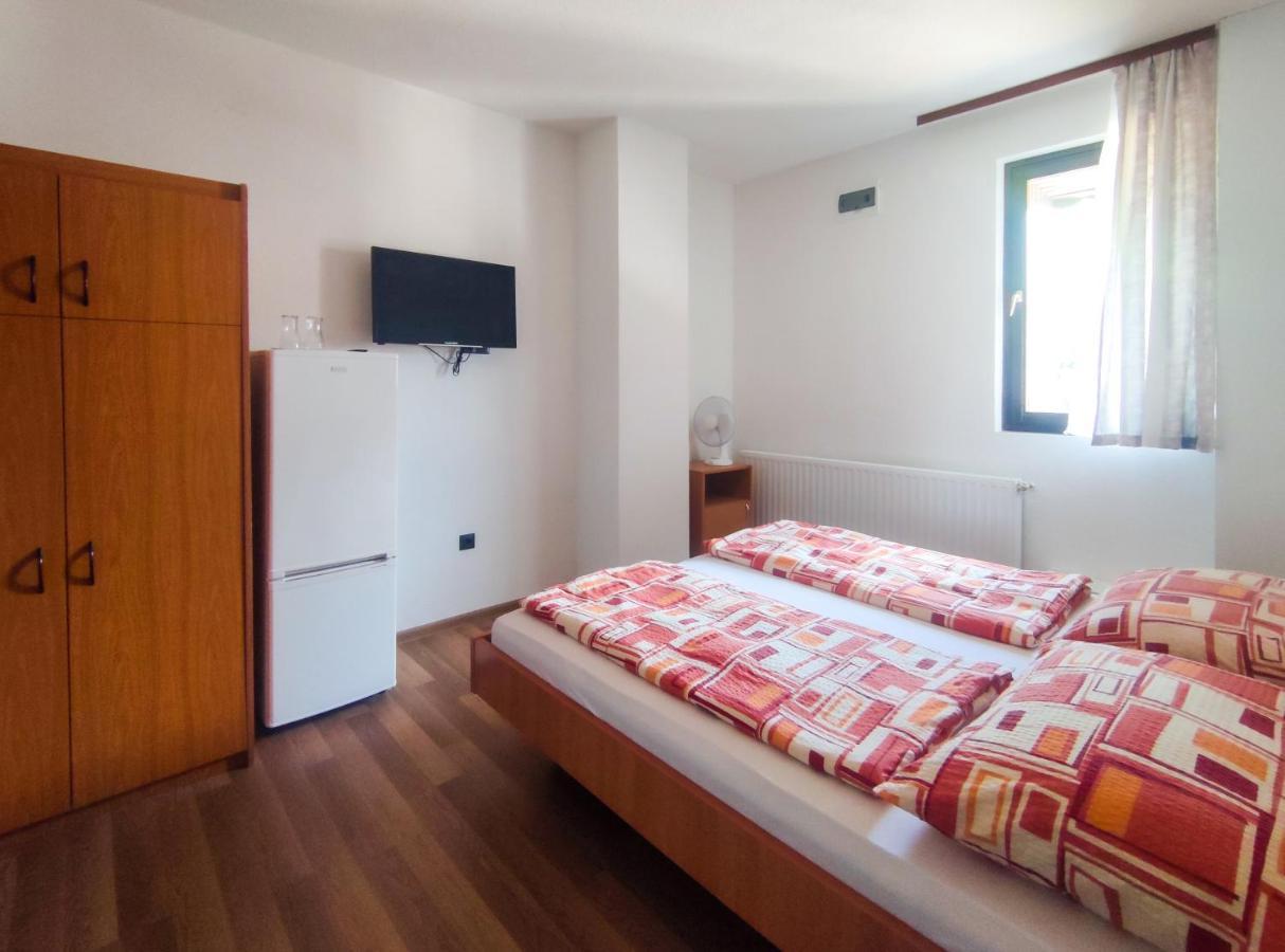 Hotel Viktória Panzió Zamárdi Esterno foto