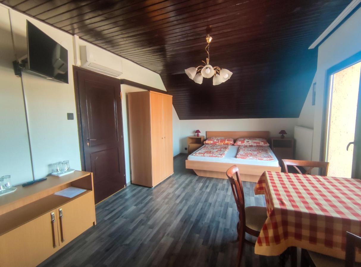 Hotel Viktória Panzió Zamárdi Esterno foto
