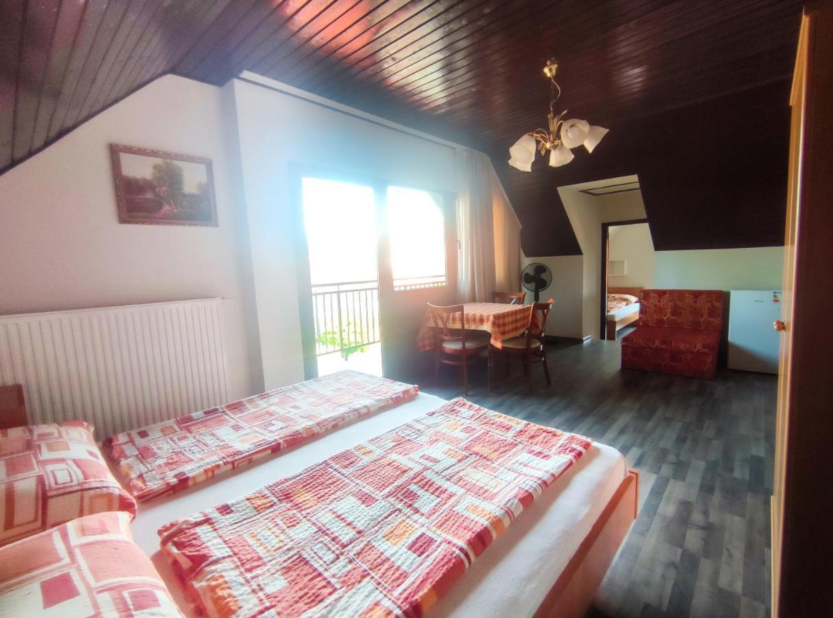 Hotel Viktória Panzió Zamárdi Esterno foto