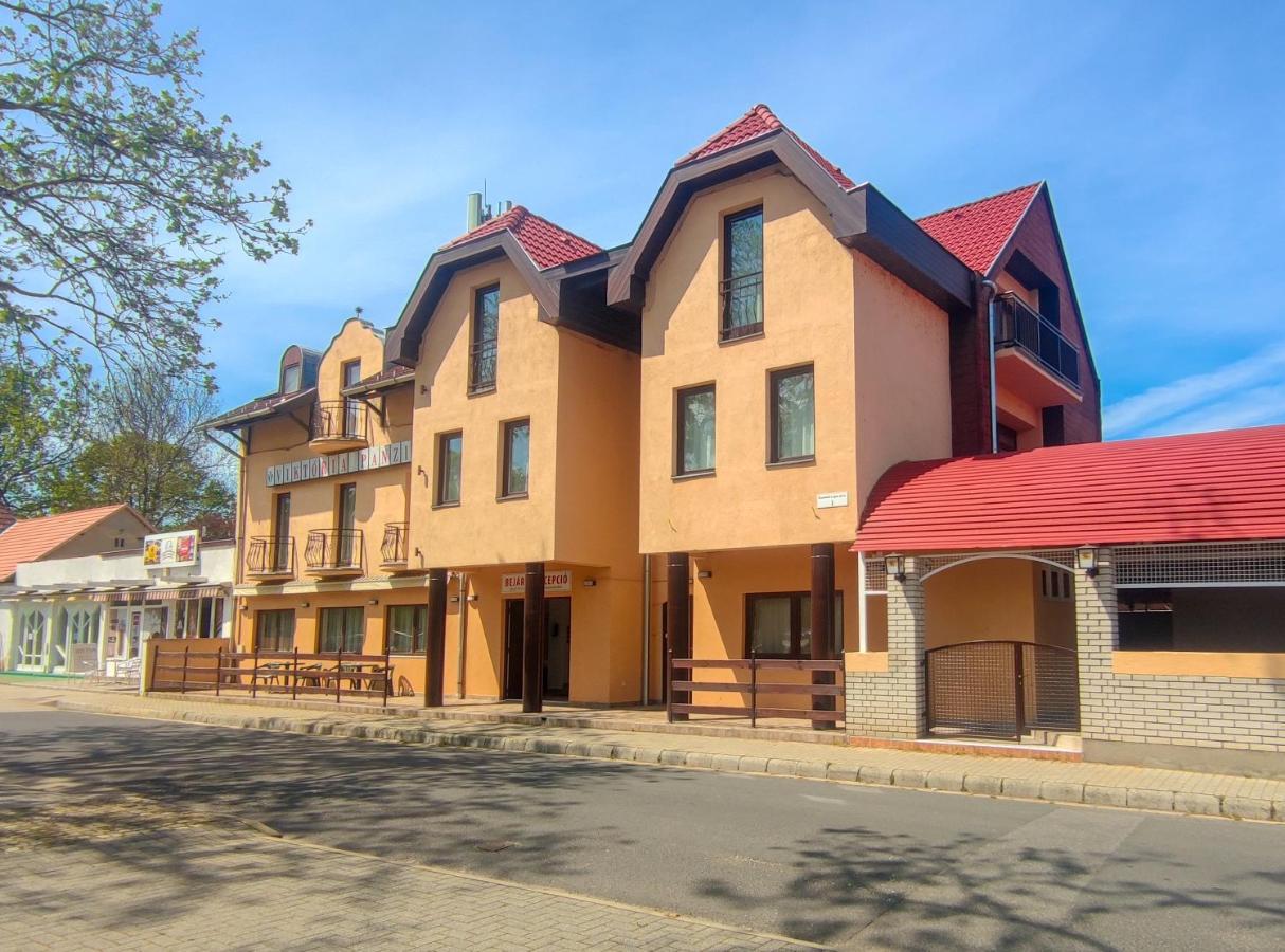 Hotel Viktória Panzió Zamárdi Esterno foto